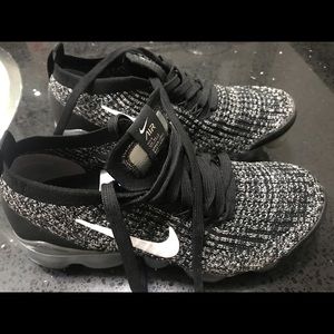 Nike vapor max flyknit size 6 $145
